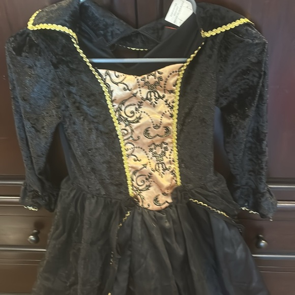 Size 5-6 kids black and gold Halloween costume - Picture 2 of 5